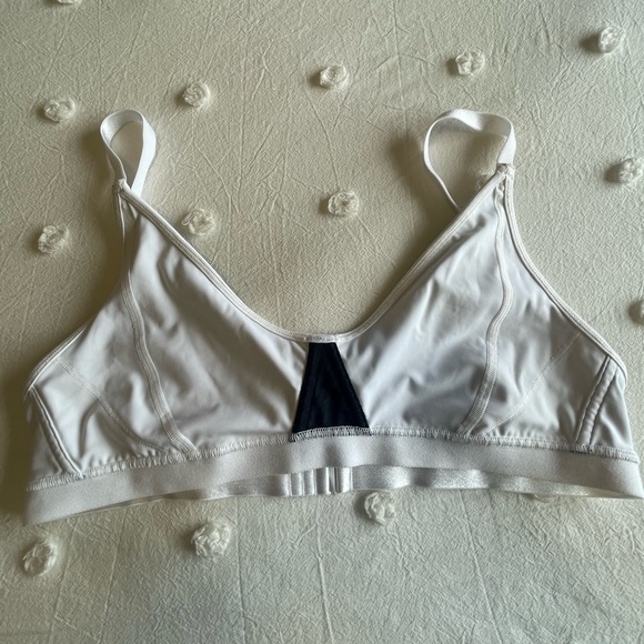 Lululemon Lab Collection Divert Bra - Picture 5 of 6